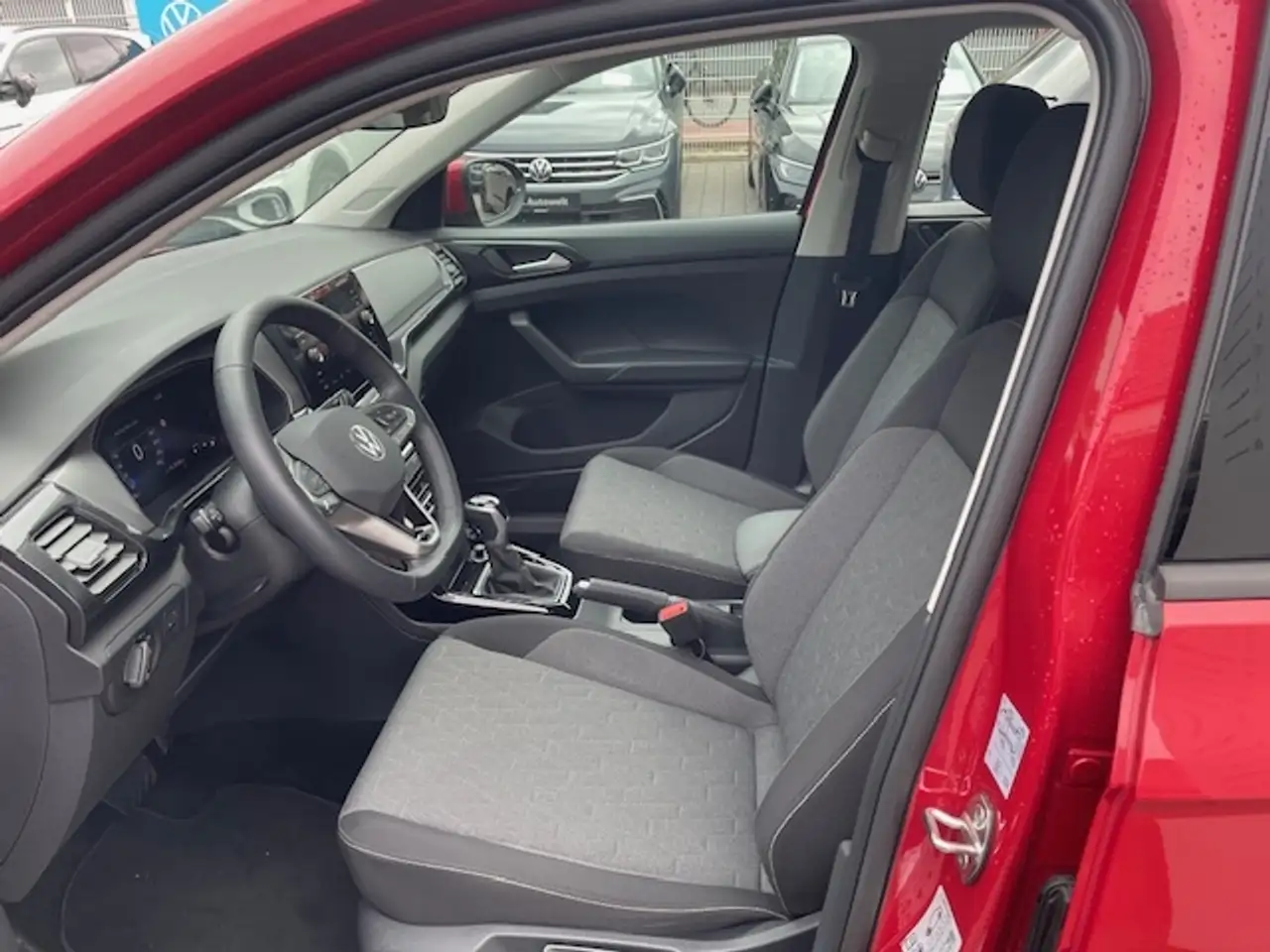 Volkswagen T-Cross 1.0 TSI DSG Life Navi LED ACC Apple CarPlay Androi — معرض صور السيارة 13