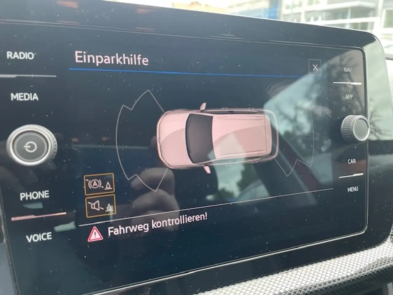 Volkswagen T-Cross 1.0 TSI DSG Life Navi LED ACC Apple CarPlay Androi — معرض صور السيارة 24