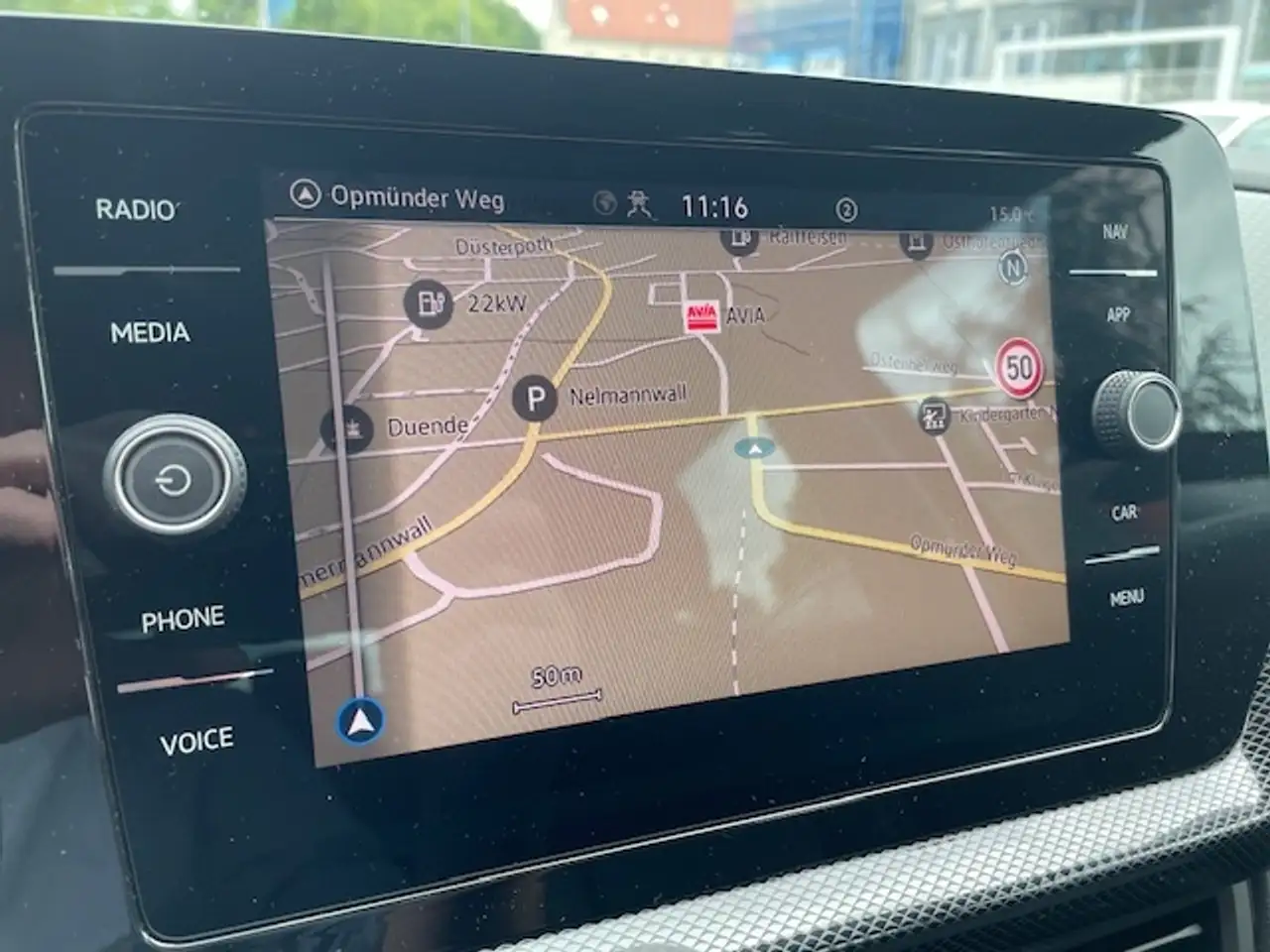 Volkswagen T-Cross 1.0 TSI DSG Life Navi LED ACC Apple CarPlay Androi — معرض صور السيارة 19