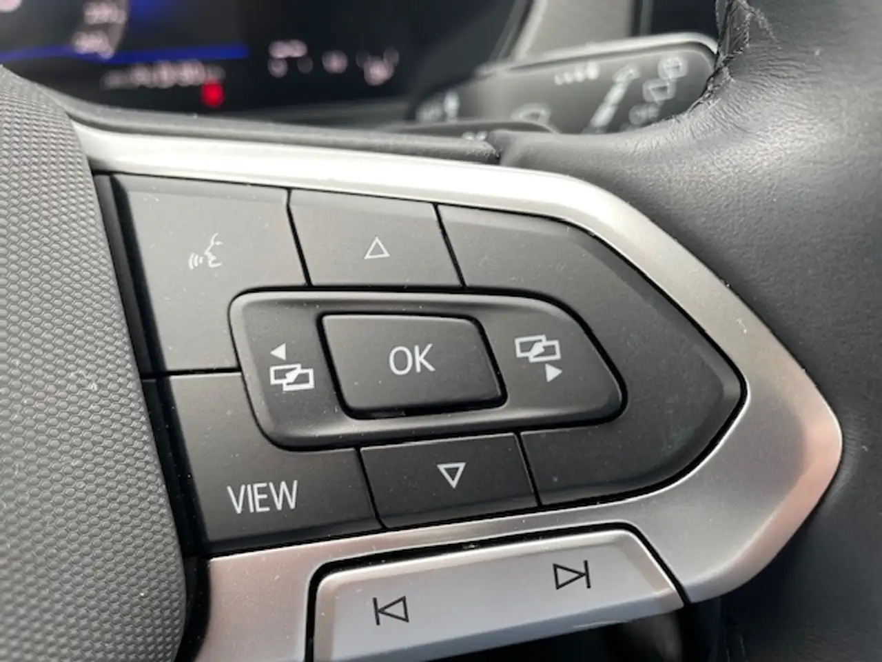 Volkswagen T-Cross 1.0 TSI DSG Life Navi LED ACC Apple CarPlay Androi — معرض صور السيارة 18