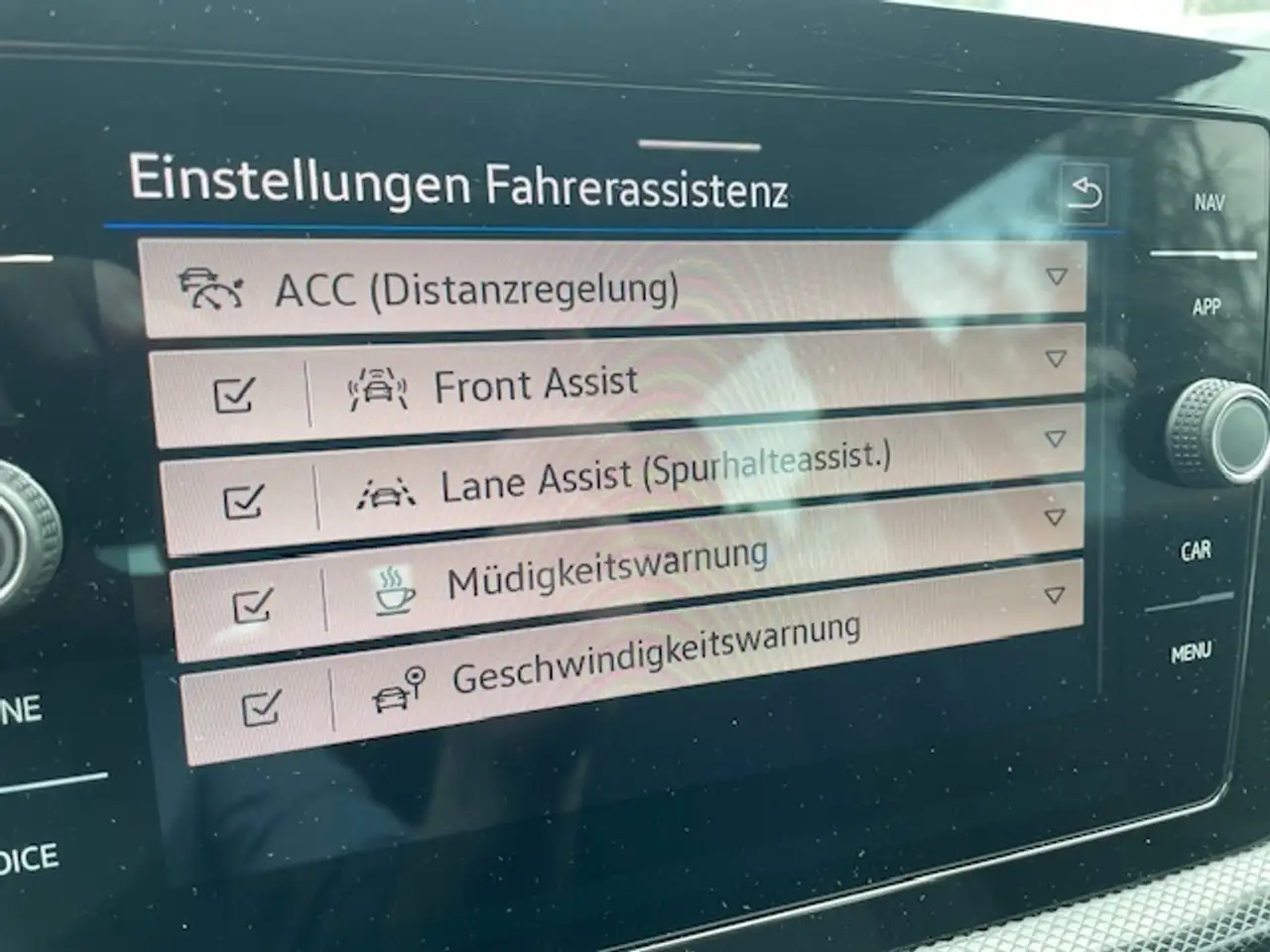Volkswagen T-Cross 1.0 TSI DSG Life Navi LED ACC Apple CarPlay Androi — معرض صور السيارة 22
