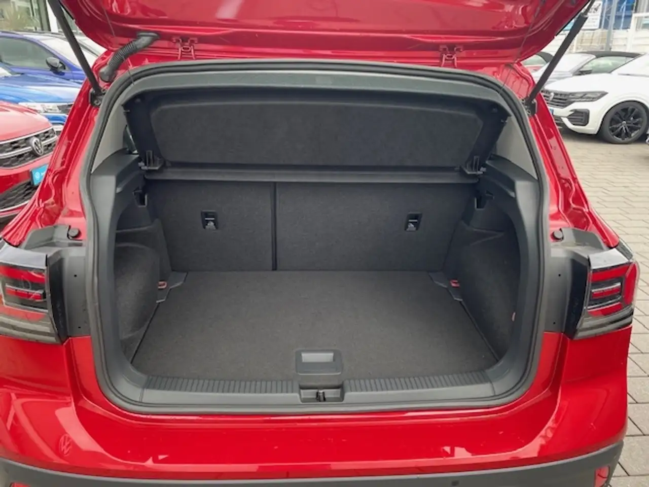 Volkswagen T-Cross 1.0 TSI DSG Life Navi LED ACC Apple CarPlay Androi — معرض صور السيارة 9