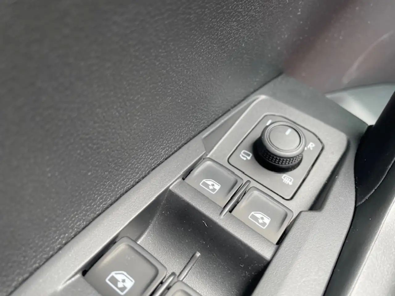 Volkswagen T-Cross 1.0 TSI DSG Life Navi LED ACC Apple CarPlay Androi — معرض صور السيارة 14