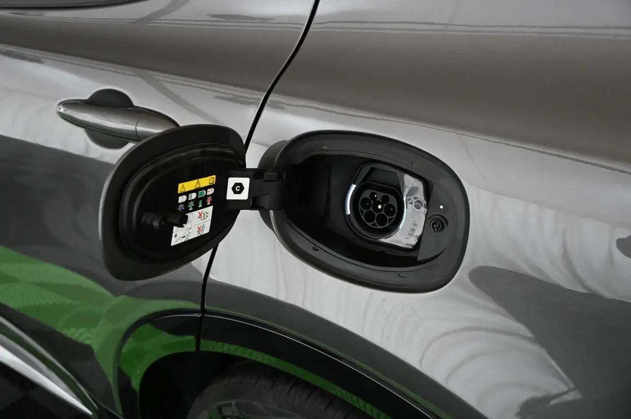 Alfa Romeo Tonale 1.3 PHEV 280 Q4 Ti LED/NAVI/ACC/KAMERA/18 — Vehicle gallery 38