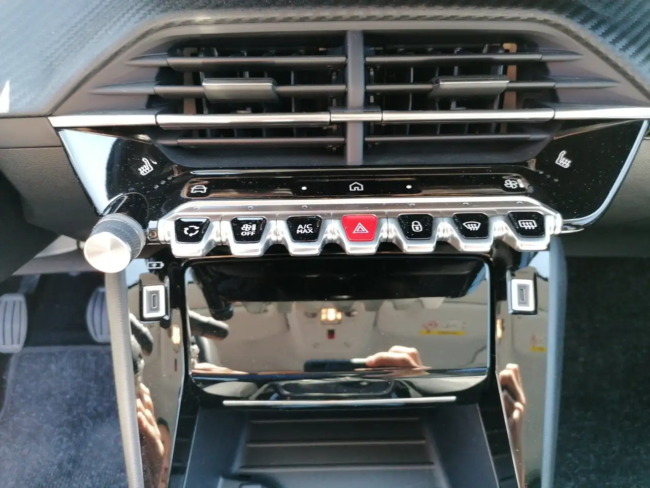 Peugeot 208 1.2 PureTech 100 Allure LED PDC KlimaA SpurH — Galería del vehículo 21