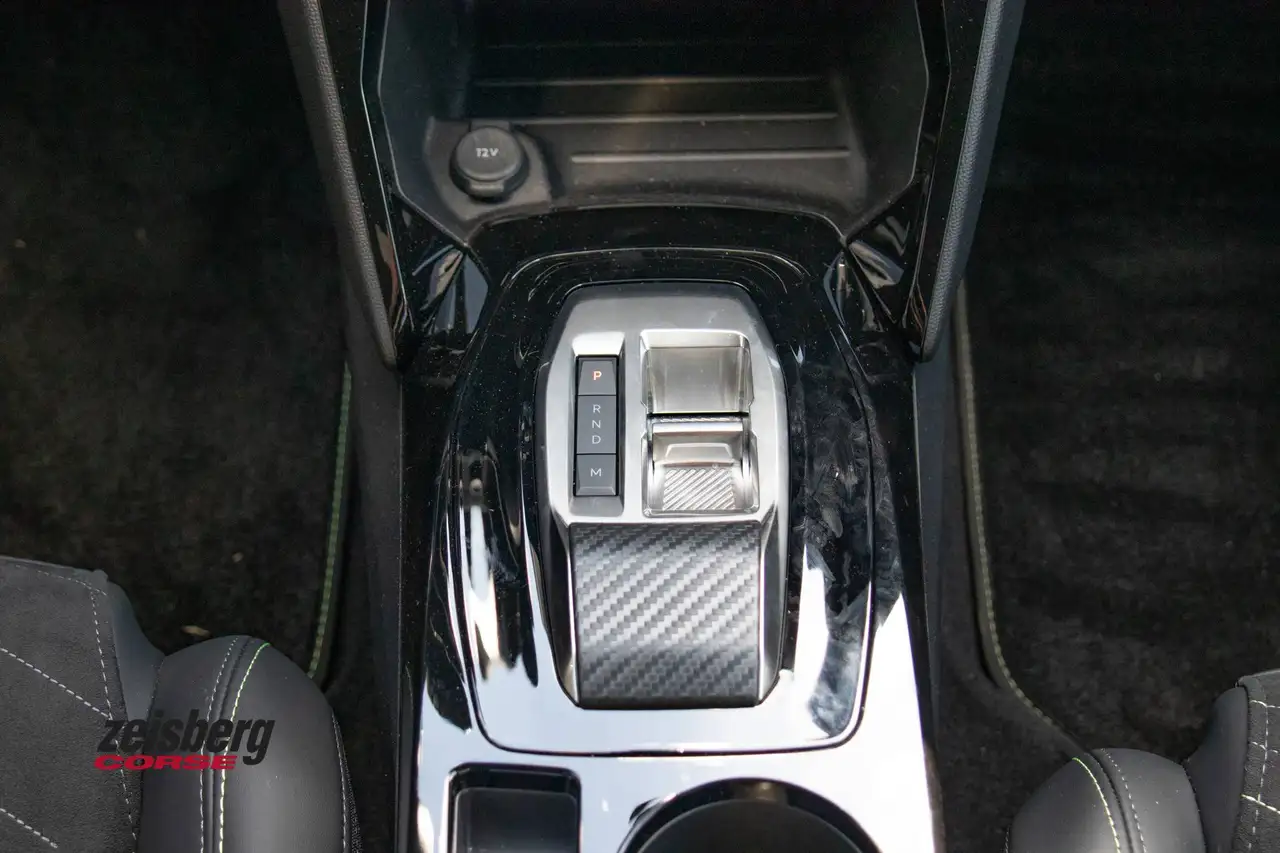 Peugeot 2008 1.2l GT PURETECH EAT8 Alcantara/Navi/Shzng — Galerie du véhicule 13