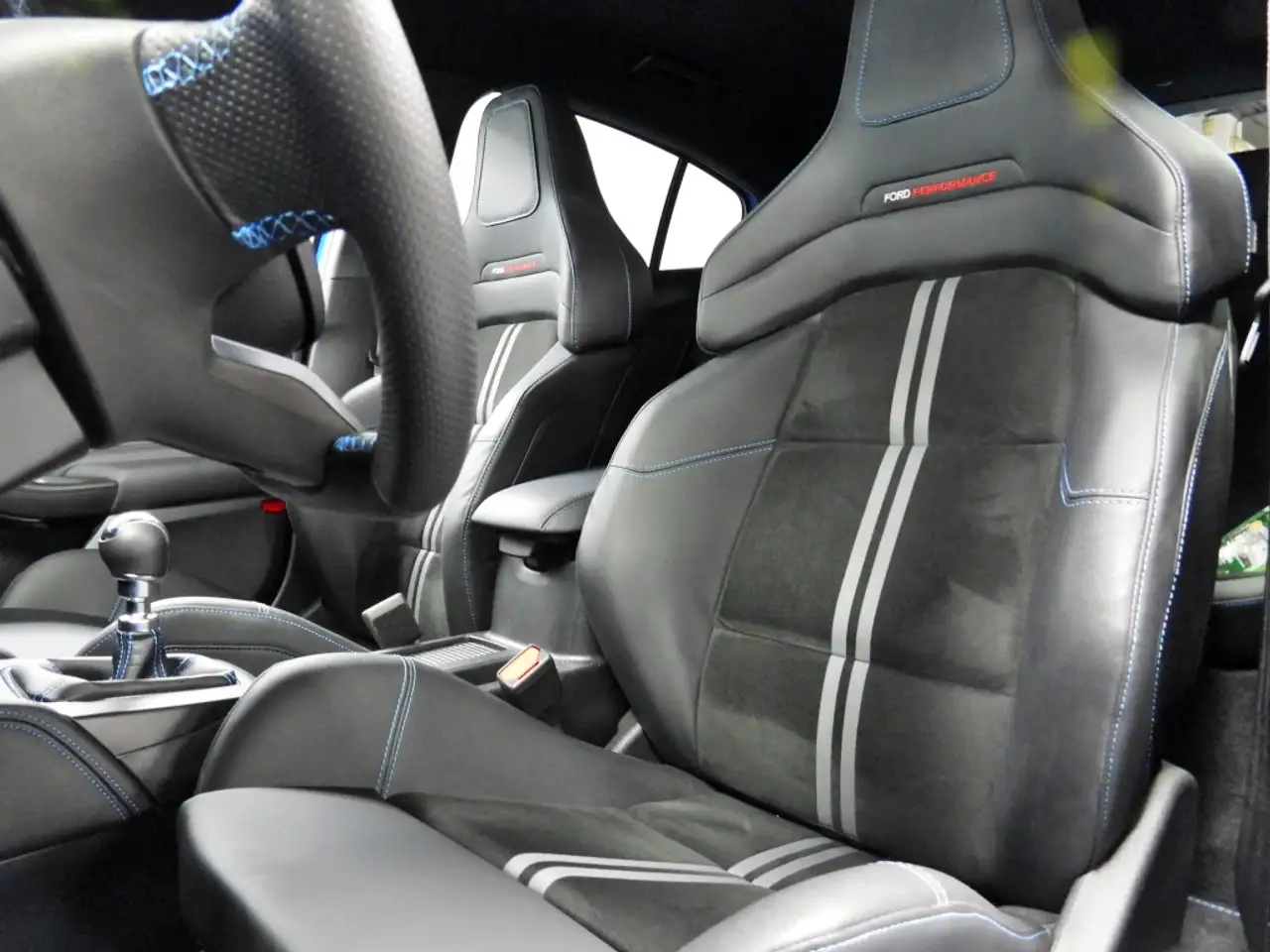 Ford Focus 2.3 Ecoboost ST Edition — Vehicle gallery 12