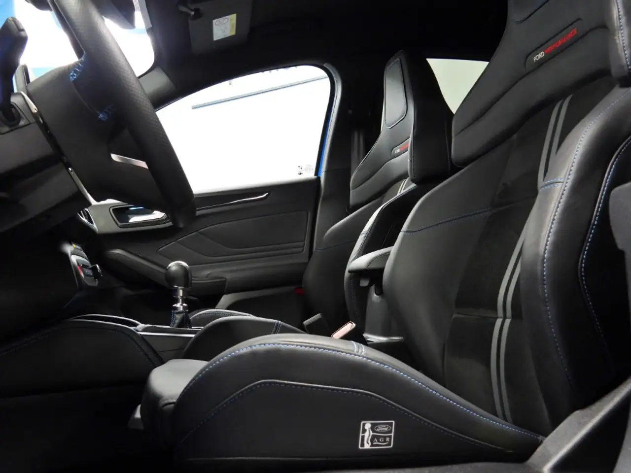 Ford Focus 2.3 Ecoboost ST Edition — Vehicle gallery 11