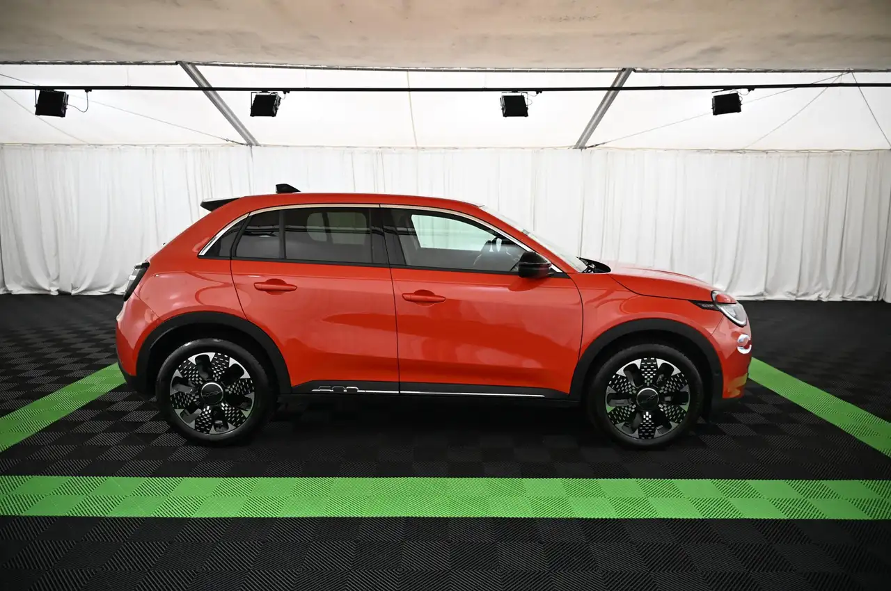 Fiat 600 1.2 Hybrid 136 DCT6 La Prima LED/NAVI/SHZ/18 — Vehicle gallery 8