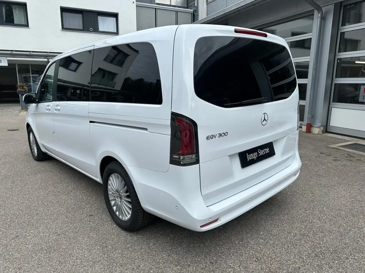 Mercedes-Benz EQV 300 MBUX+MBeam+Fahrassist+Wide+Cam.+Navi — Vehicle gallery 10