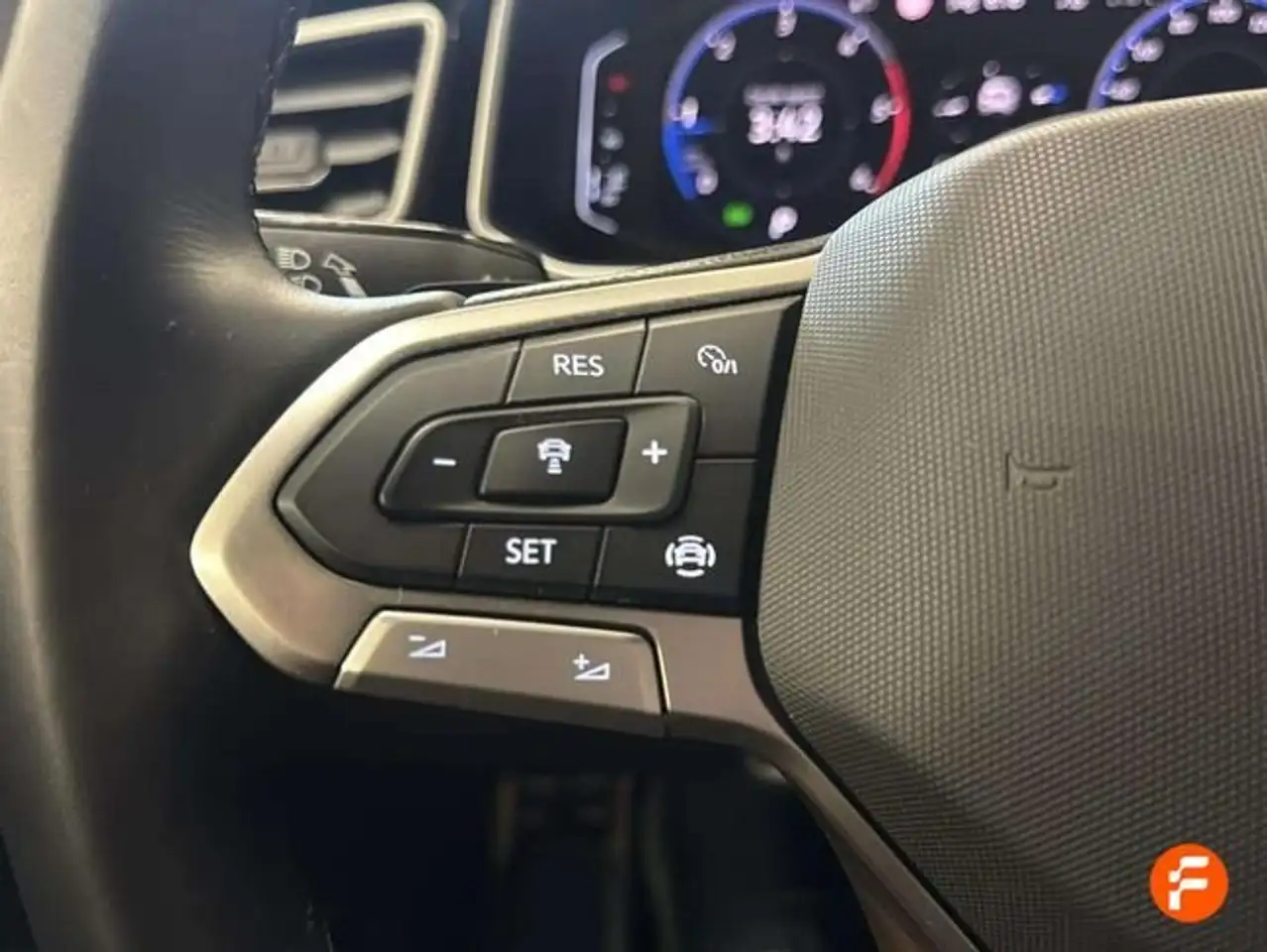 Volkswagen T-Roc 2.0TDI R-Line DSG7 110KW — معرض صور السيارة 18