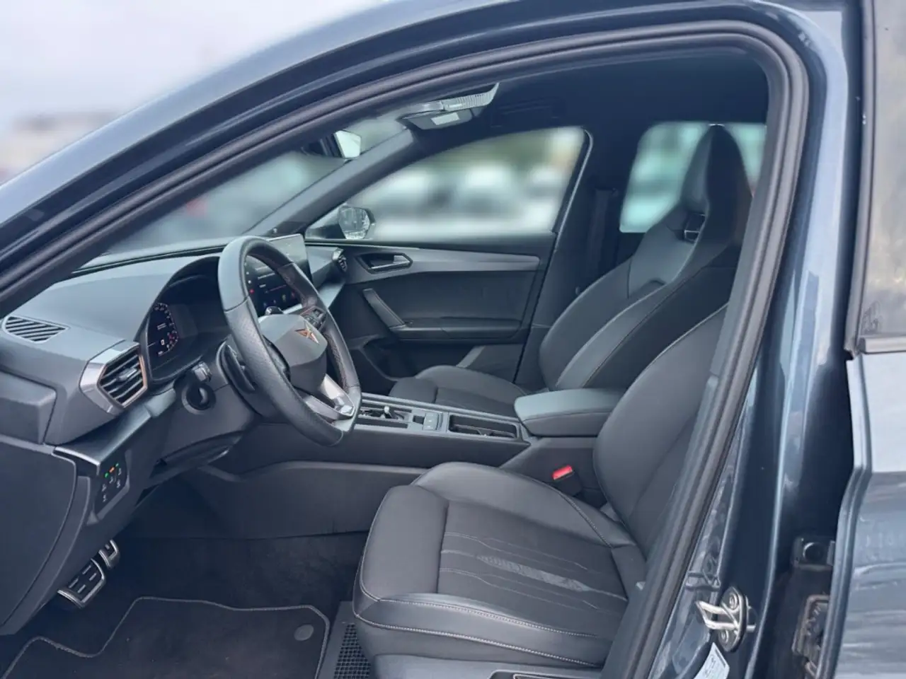 CUPRA Leon 2.0 TSI VZ LED Navi ACC Sitzh. Kamera 19'' — Galería del vehículo 10