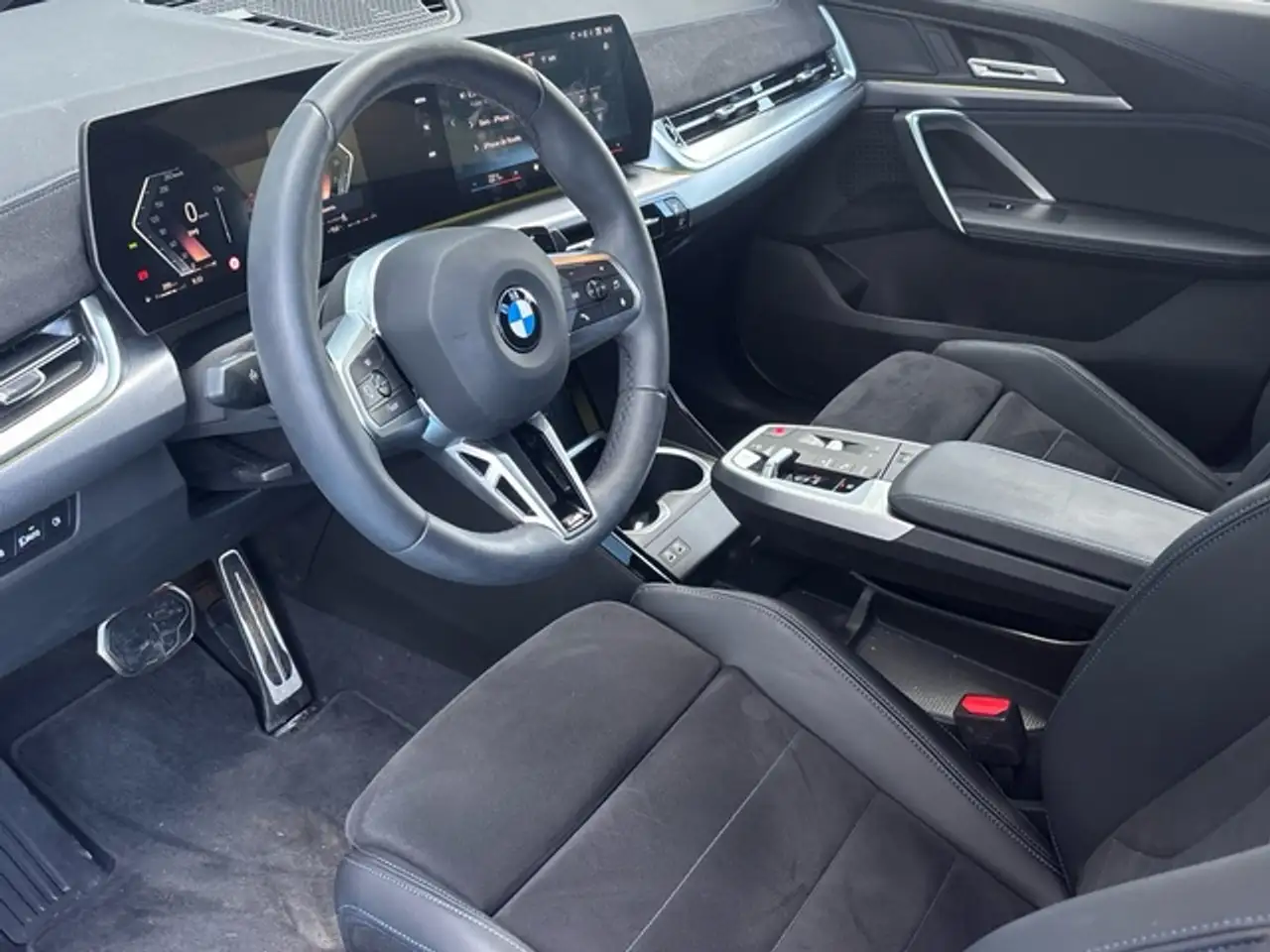 BMW X2 sDrive 20iA — Vehicle gallery 26