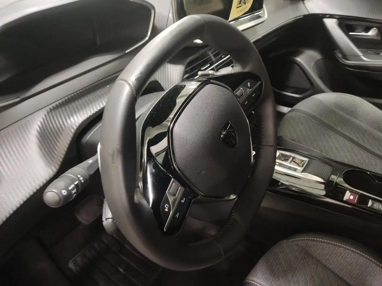 Peugeot 2008 Allure 130 Automatik — Vehicle gallery 10