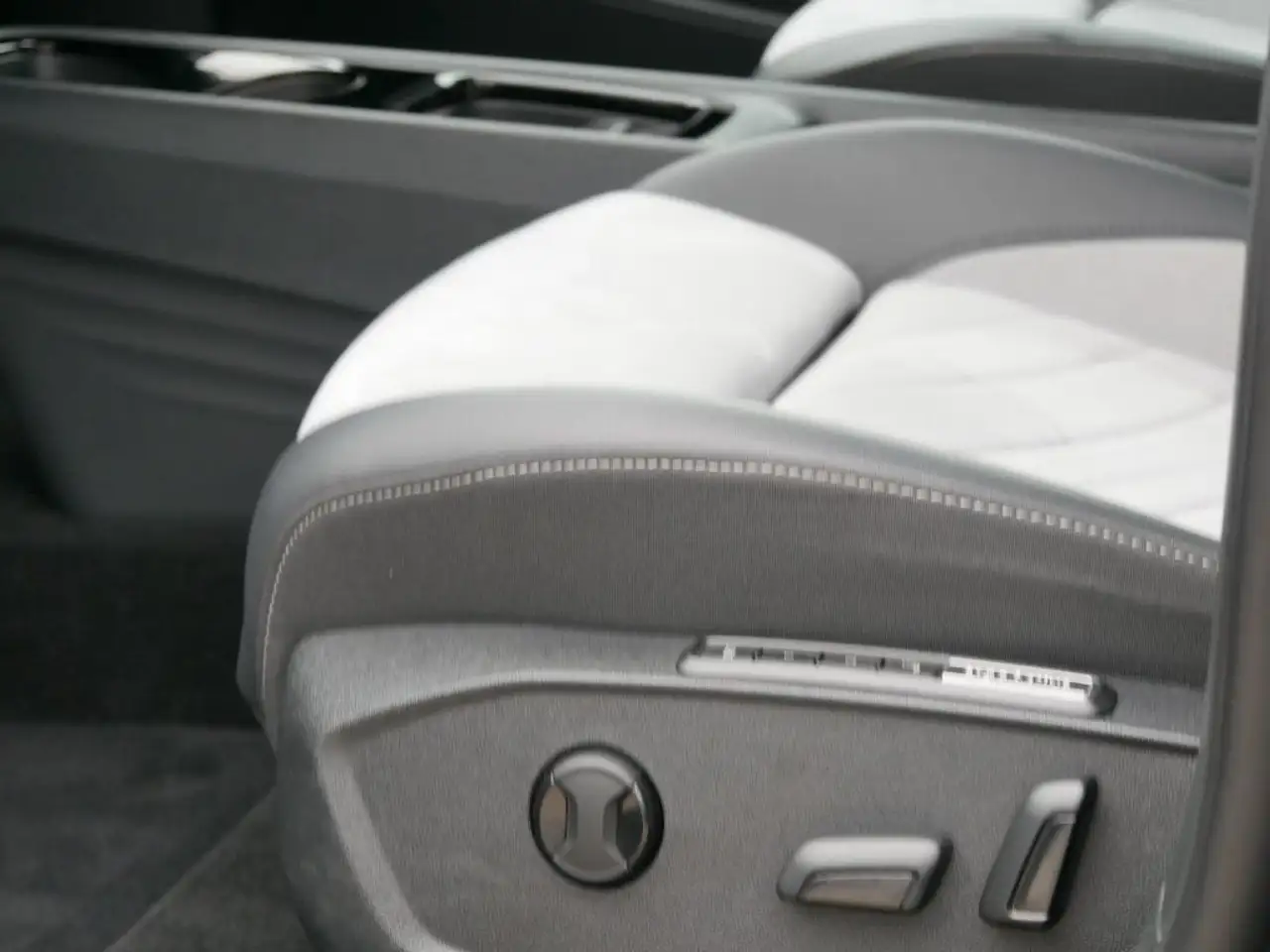 Volkswagen ID.3 Pro Move Navi LED ACC PDC SHZ — Galería del vehículo 14