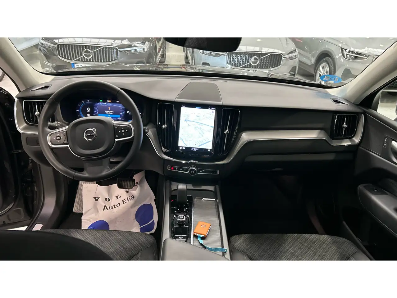 Volvo XC60 T6 Recharge Core — Galería del vehículo 22