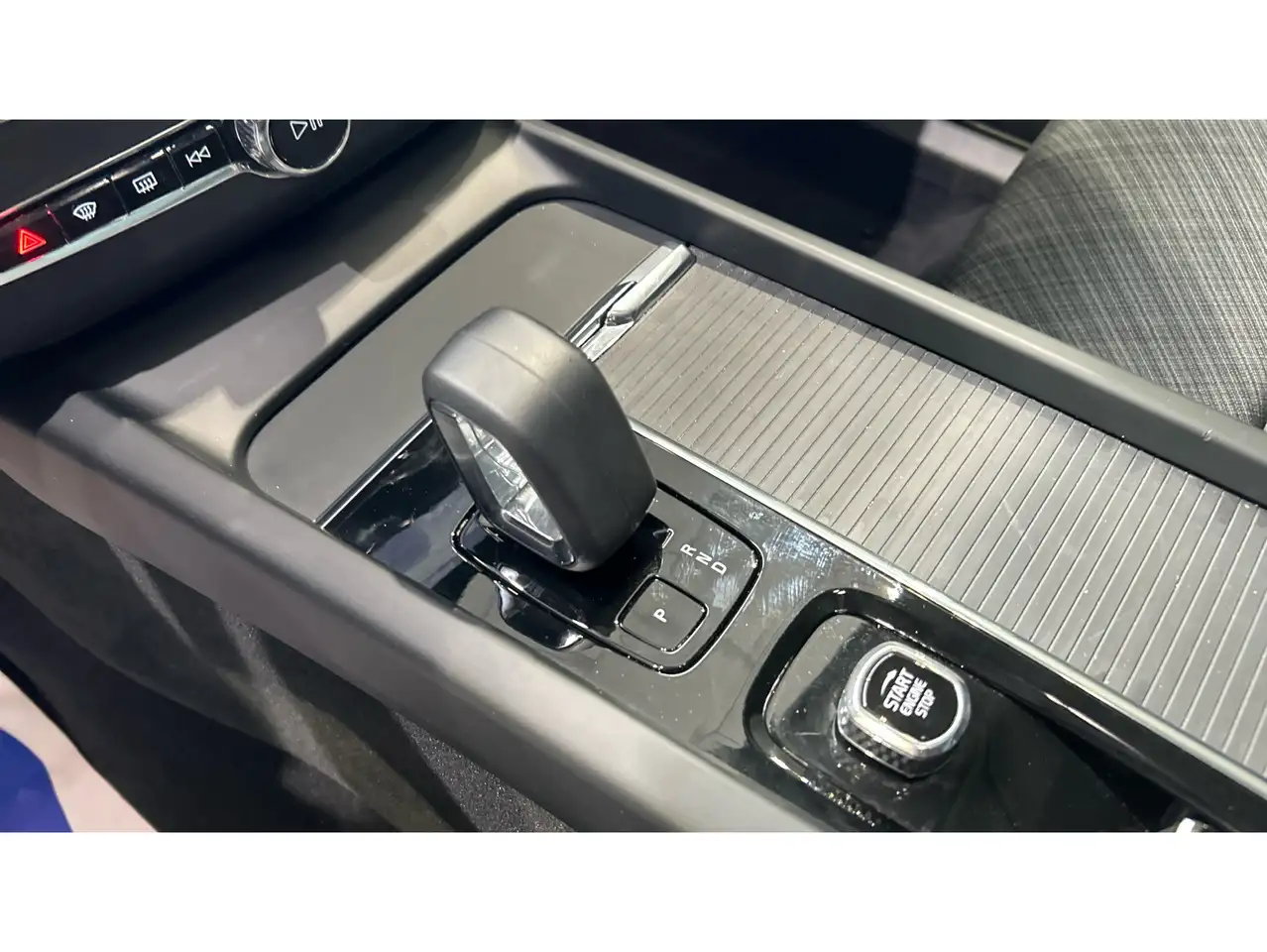 Volvo XC60 T6 Recharge Core — Galería del vehículo 16