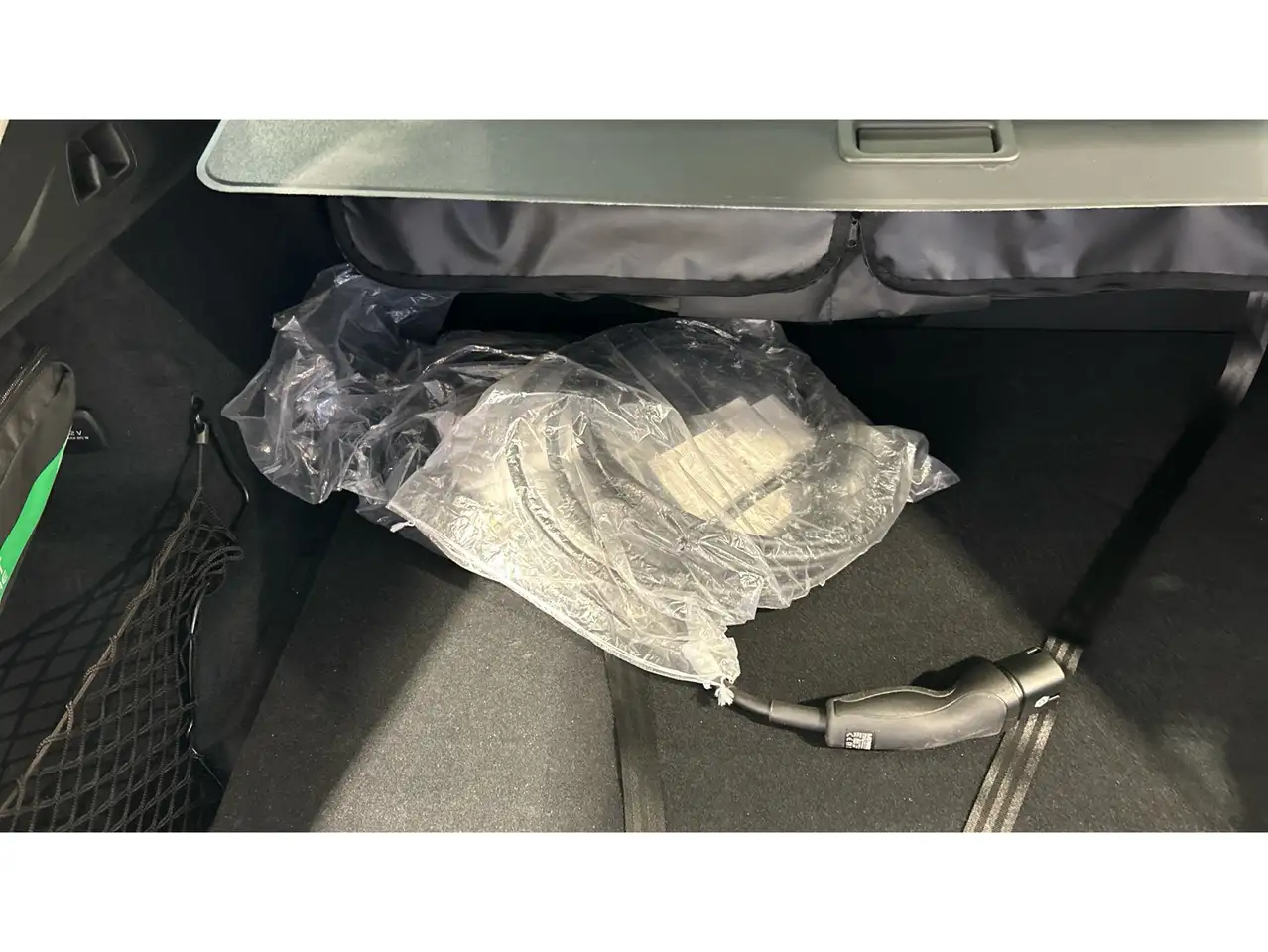Volvo XC60 T6 Recharge Core — Galería del vehículo 30