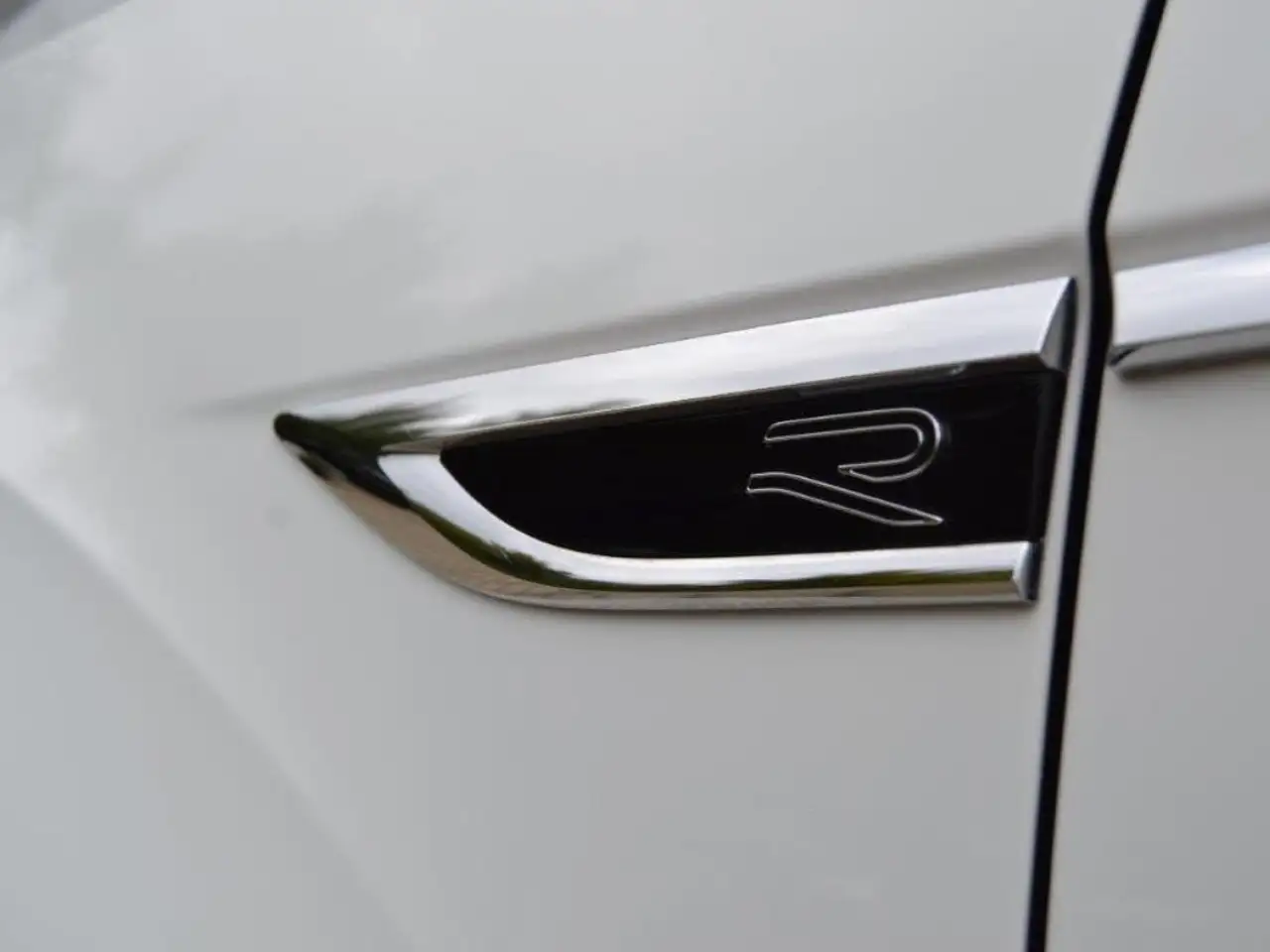 Volkswagen T-Roc 1.5 TSI DSG R-Line BLACK-STYLE/AHK/NW-AG/19-ZOLL+ — معرض صور السيارة 21