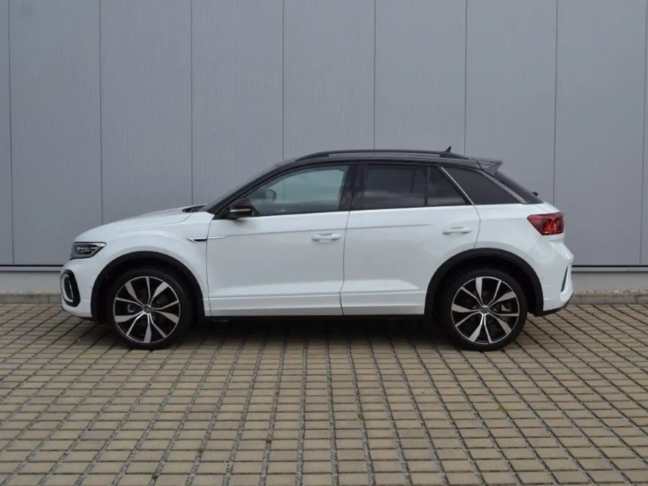 Volkswagen T-Roc 1.5 TSI DSG R-Line BLACK-STYLE/AHK/NW-AG/19-ZOLL+ — معرض صور السيارة 8