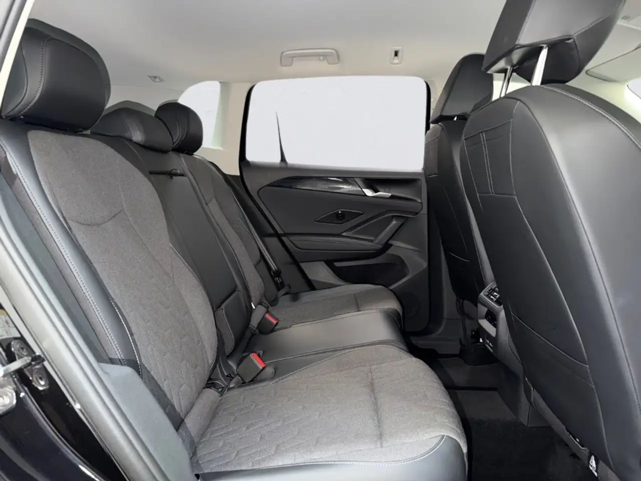 Volkswagen Tiguan 1.5 eTSI DSG LIFE 18Z IQ DRIVE NAVI 360 KAM SHZ — معرض صور السيارة 12