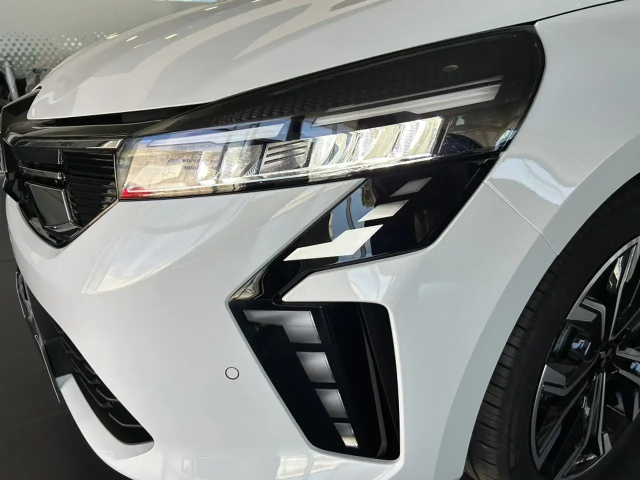 Mitsubishi Colt HEV 160 Kaiteki — Vehicle gallery 2
