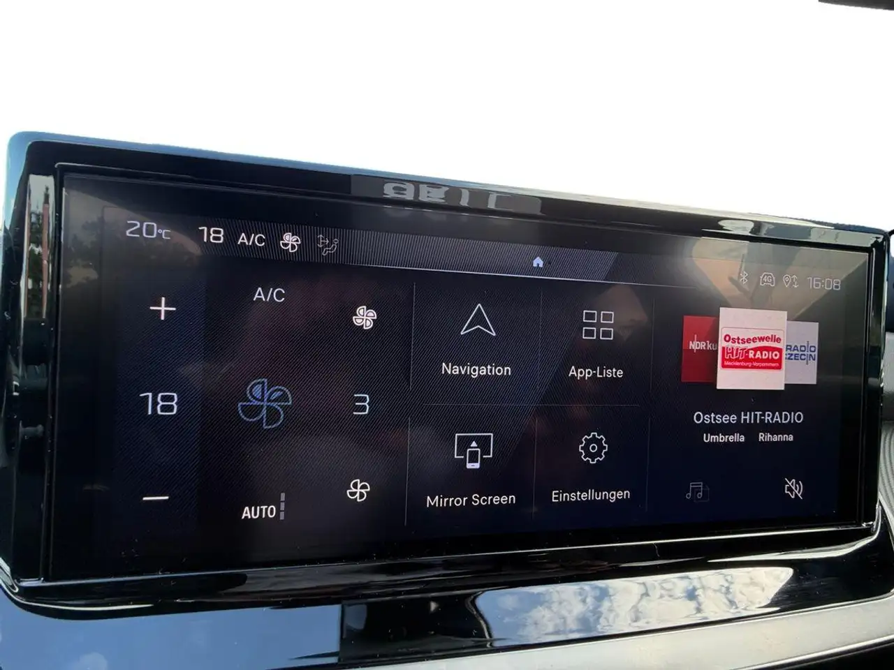 Peugeot 2008 Allure 1.2 EAT8 SHZ/PDC/CarPlay/LED — معرض صور السيارة 10