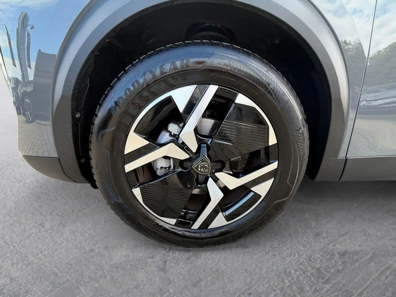 Peugeot 2008 Allure 1.2 EAT8 SHZ/PDC/CarPlay/LED — معرض صور السيارة 20
