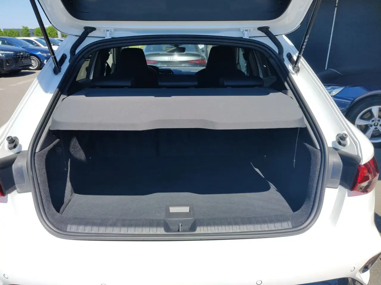 Audi S3 2.0 TFSI q. S-Tronic, LED, ACC, Amb — معرض صور السيارة 14