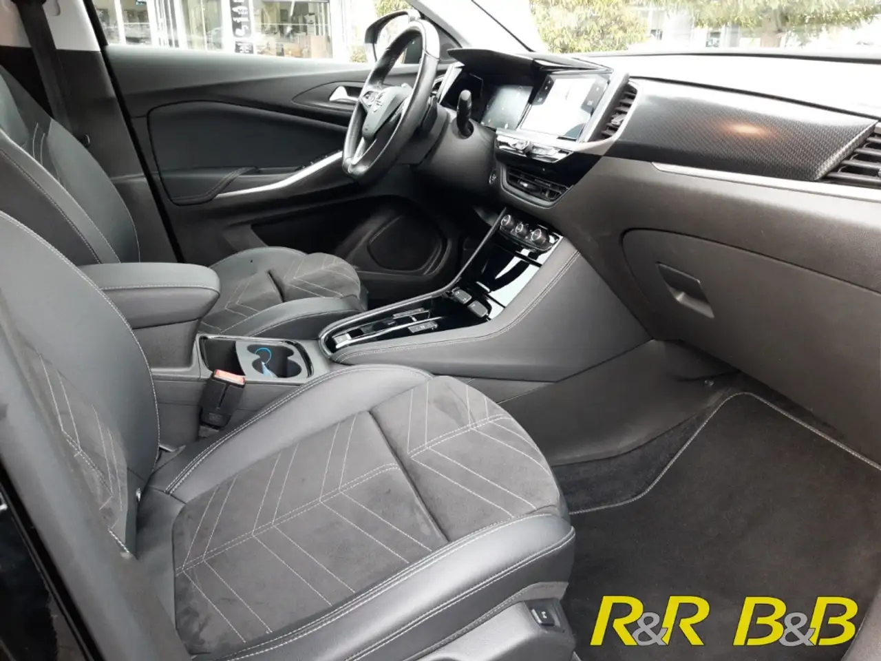 Opel Grandland Elegance 1.2 AT AHK+NAVI+ALCANTARA+DAB+CARPLAY+FSE — Galería del vehículo 11