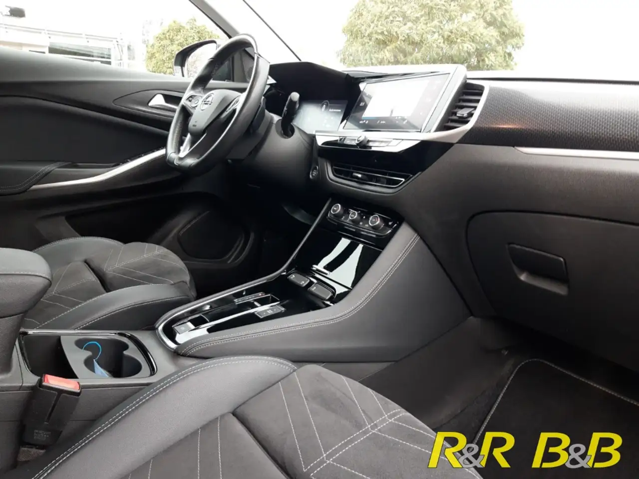 Opel Grandland Elegance 1.2 AT AHK+NAVI+ALCANTARA+DAB+CARPLAY+FSE — Galería del vehículo 12