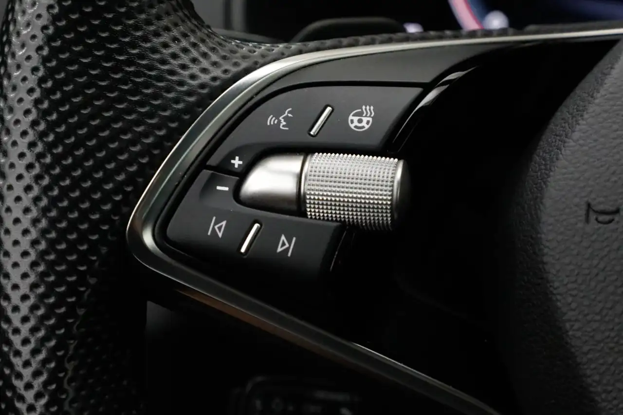 Skoda Karoq 2.0 TSI 4x4 DSG Sportline AHK Kam SHZ Navi — Vehicle gallery 24