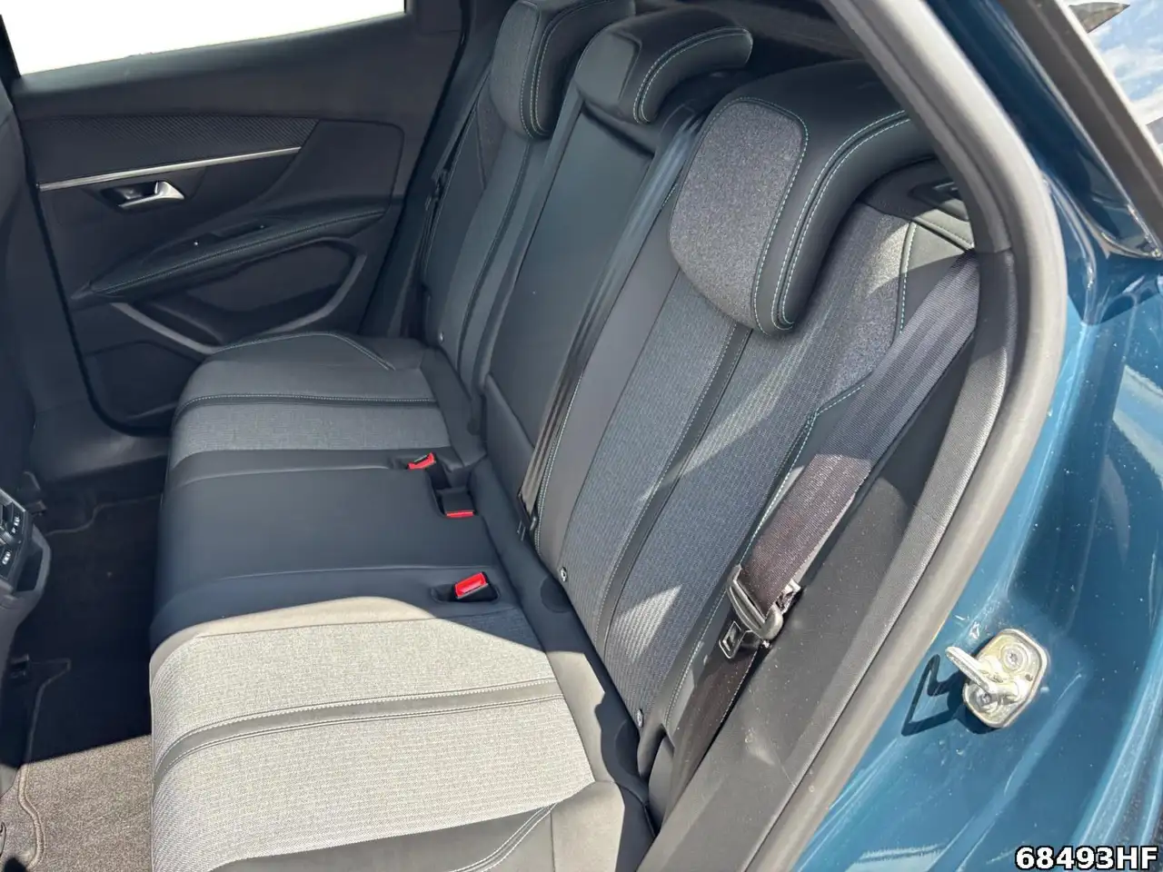Peugeot 3008 1.2 PureTech 130 Allure Pack (EURO 6d) — معرض صور السيارة 12