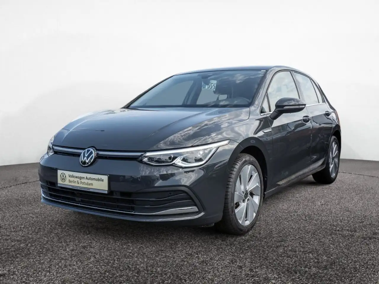 Volkswagen Golf VIII 1.5 eTSI DSG Style LED-Plus PDC SHZ — معرض صور السيارة 2
