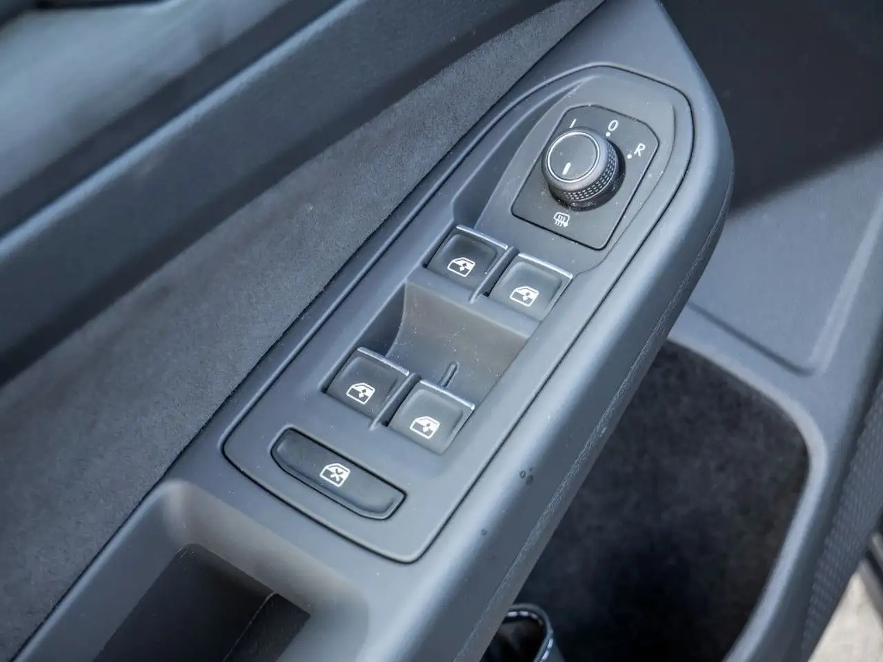 Volkswagen Golf VIII 1.5 eTSI DSG Style LED-Plus PDC SHZ — معرض صور السيارة 19