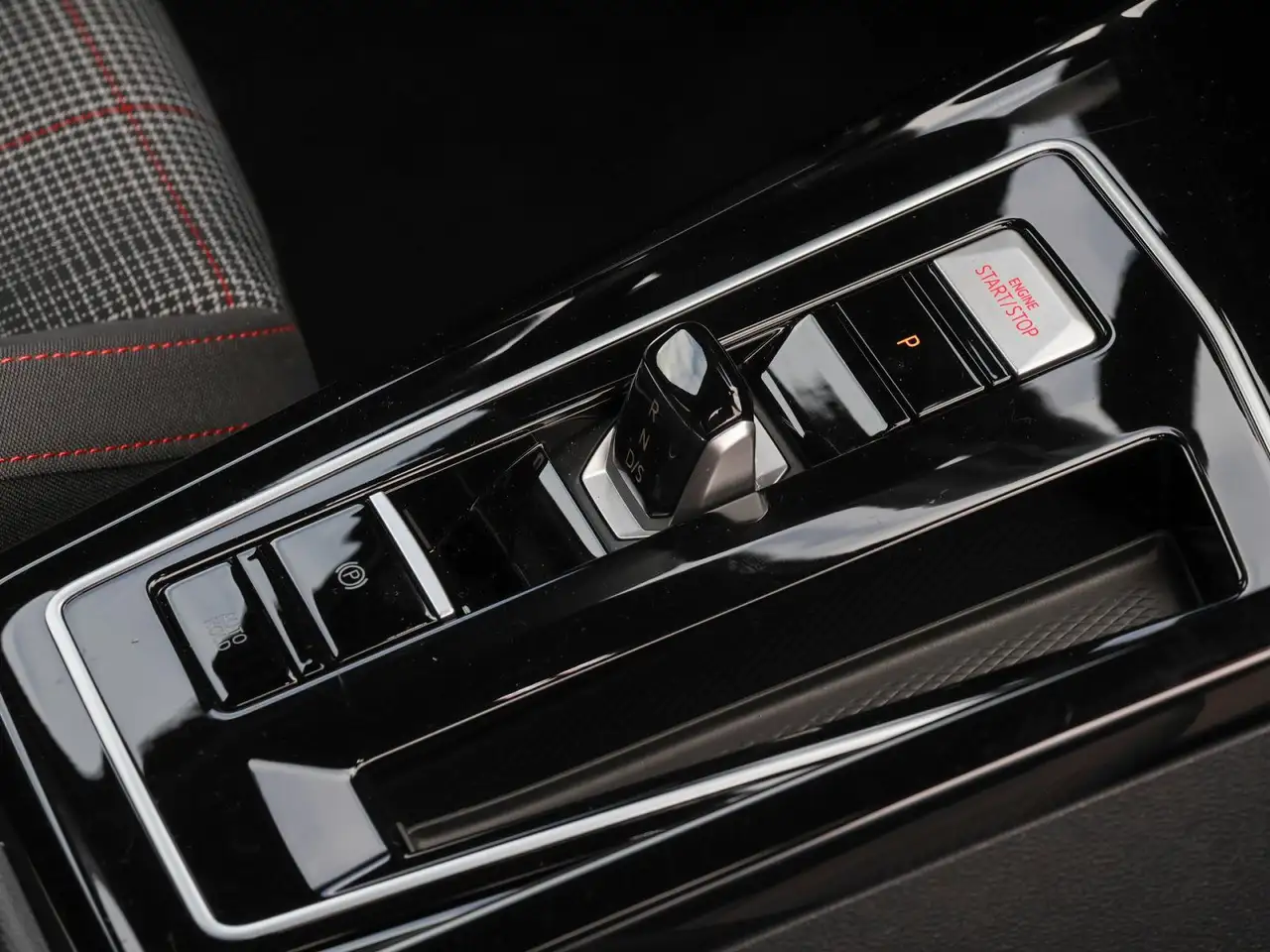 Volkswagen Golf GTI 2.0 TSI DSG ACC LED SHZ 19" — معرض صور السيارة 8