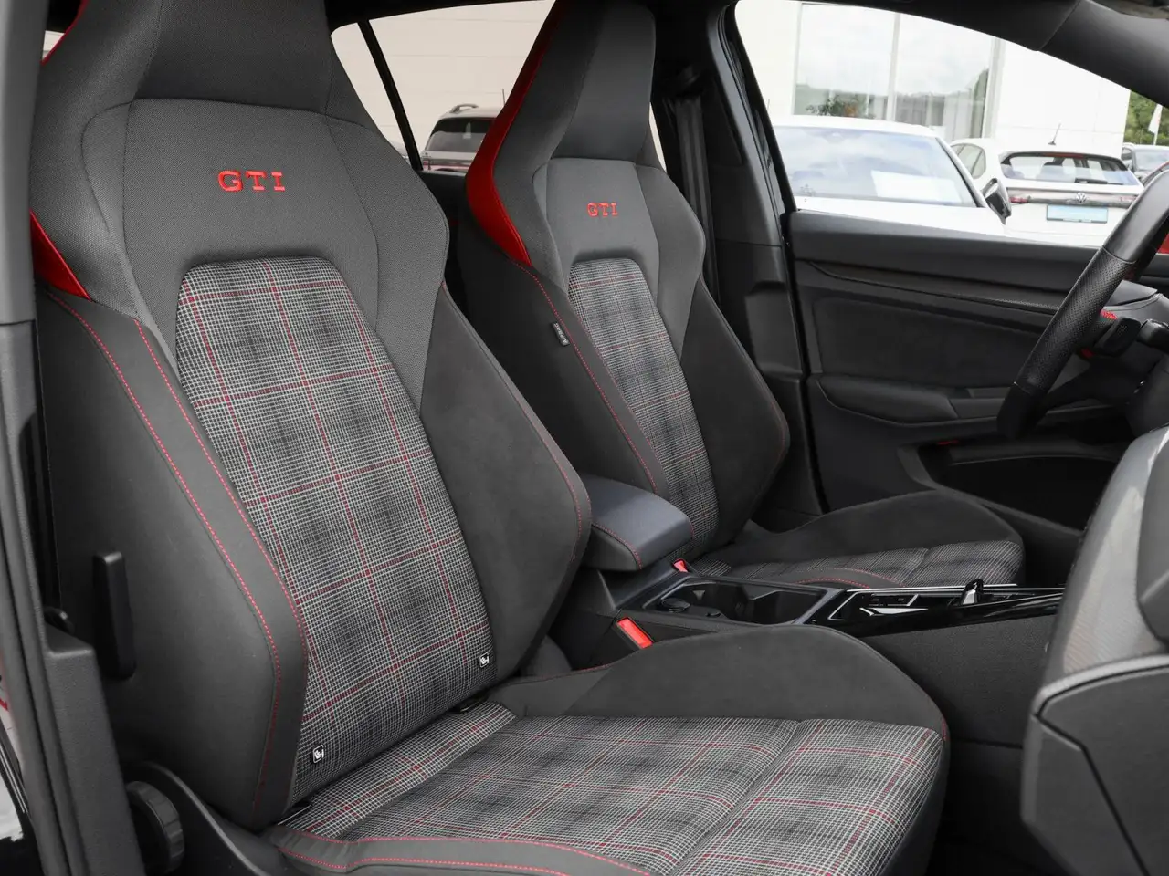 Volkswagen Golf GTI 2.0 TSI DSG ACC LED SHZ 19" — معرض صور السيارة 7