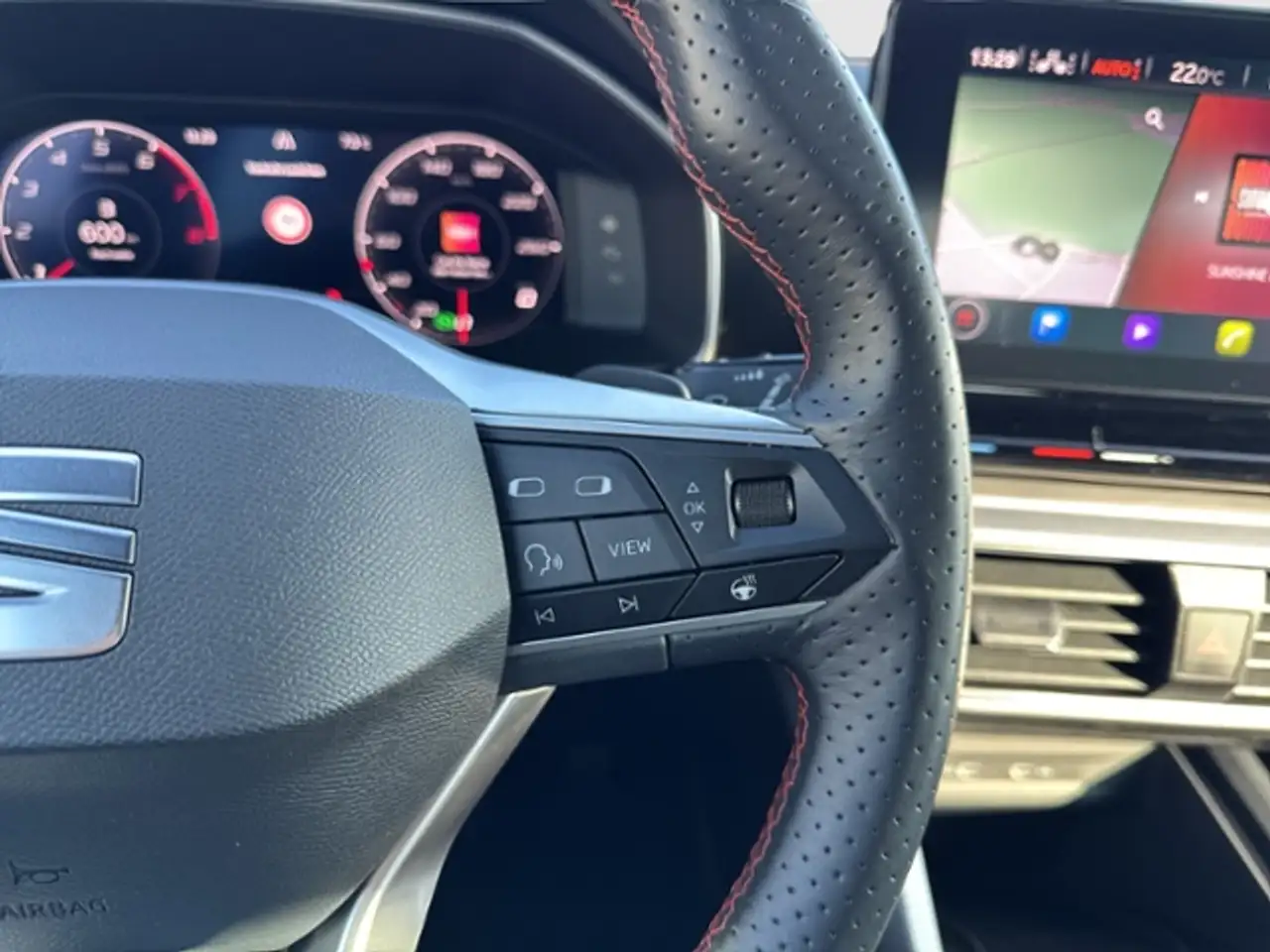 SEAT Leon FR 1.5eTSI DSG NAVI AHK KAMERA SHZG LED KLIMA ALU — معرض صور السيارة 18