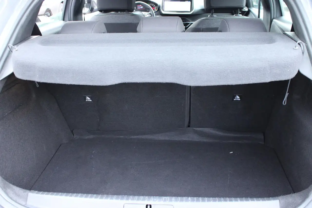 Peugeot 208 1.2 PT 100 PS Active Navi Klima 10"HD PDC — Galerie du véhicule 22