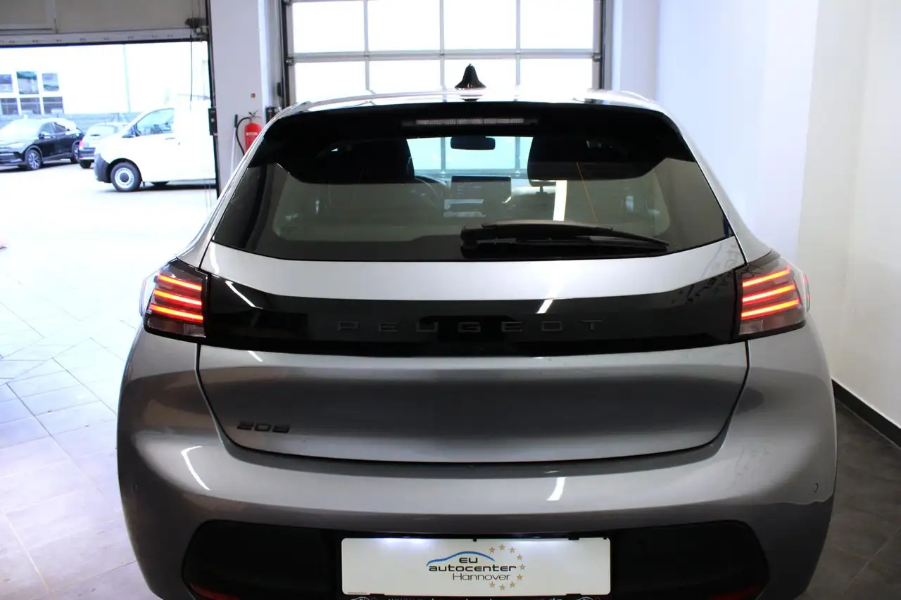Peugeot 208 1.2 PT 100 PS Active Navi Klima 10"HD PDC — Galerie du véhicule 5