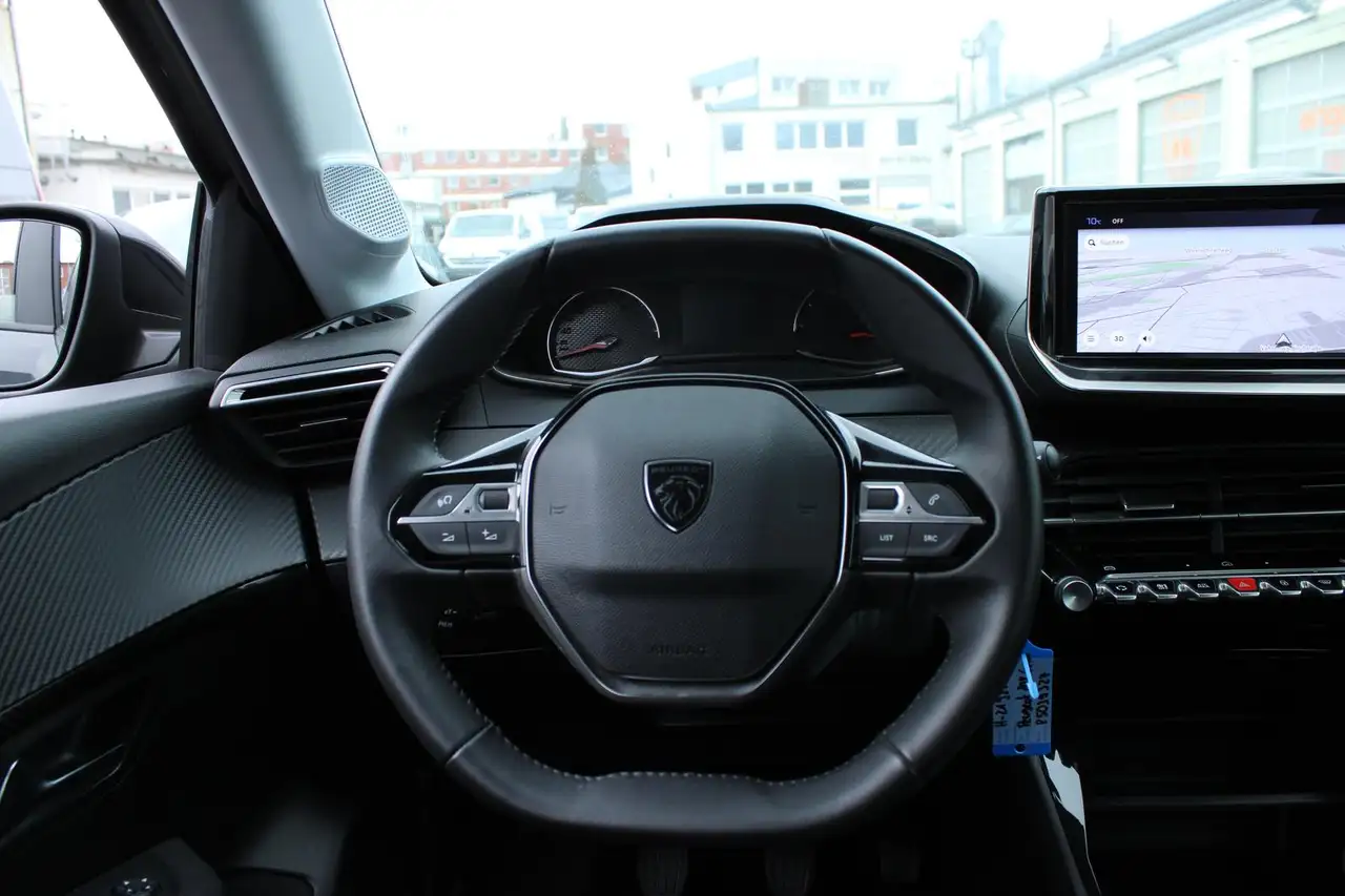 Peugeot 208 1.2 PT 100 PS Active Navi Klima 10"HD PDC — Galerie du véhicule 11
