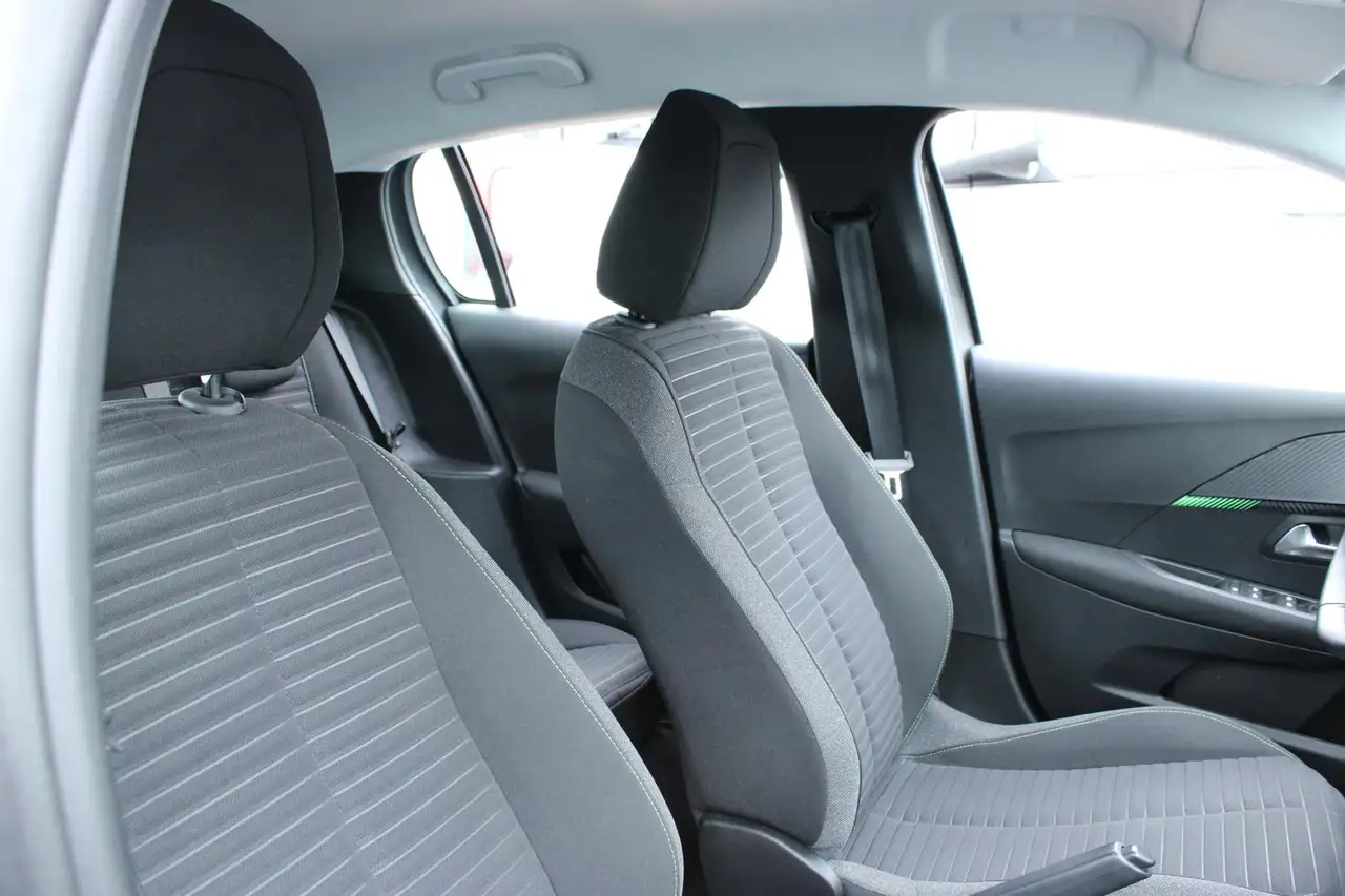 Peugeot 208 1.2 PT 100 PS Active Navi Klima 10"HD PDC — Galerie du véhicule 18