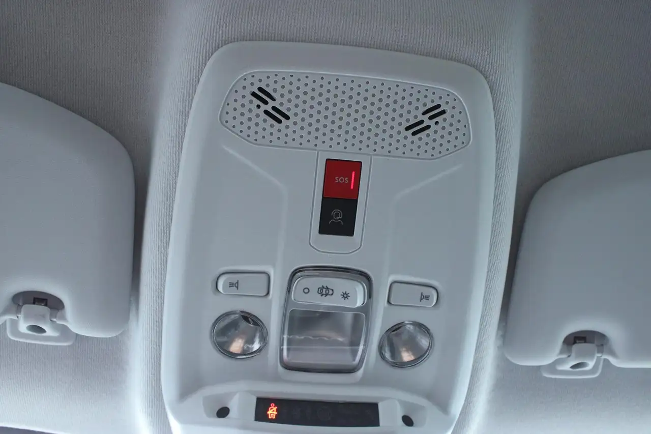 Peugeot 208 1.2 PT 100 PS Active Navi Klima 10"HD PDC — Galerie du véhicule 17