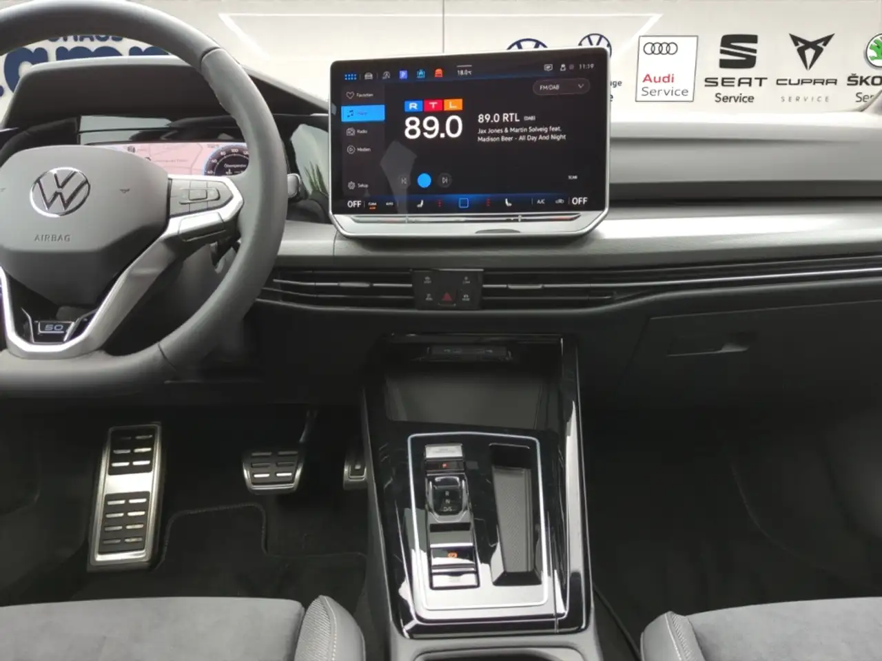 Volkswagen Golf VIII EDITION 50 1.5 eTSI DSG AHK,NAV,ACC,DAB+,LED — معرض صور السيارة 14