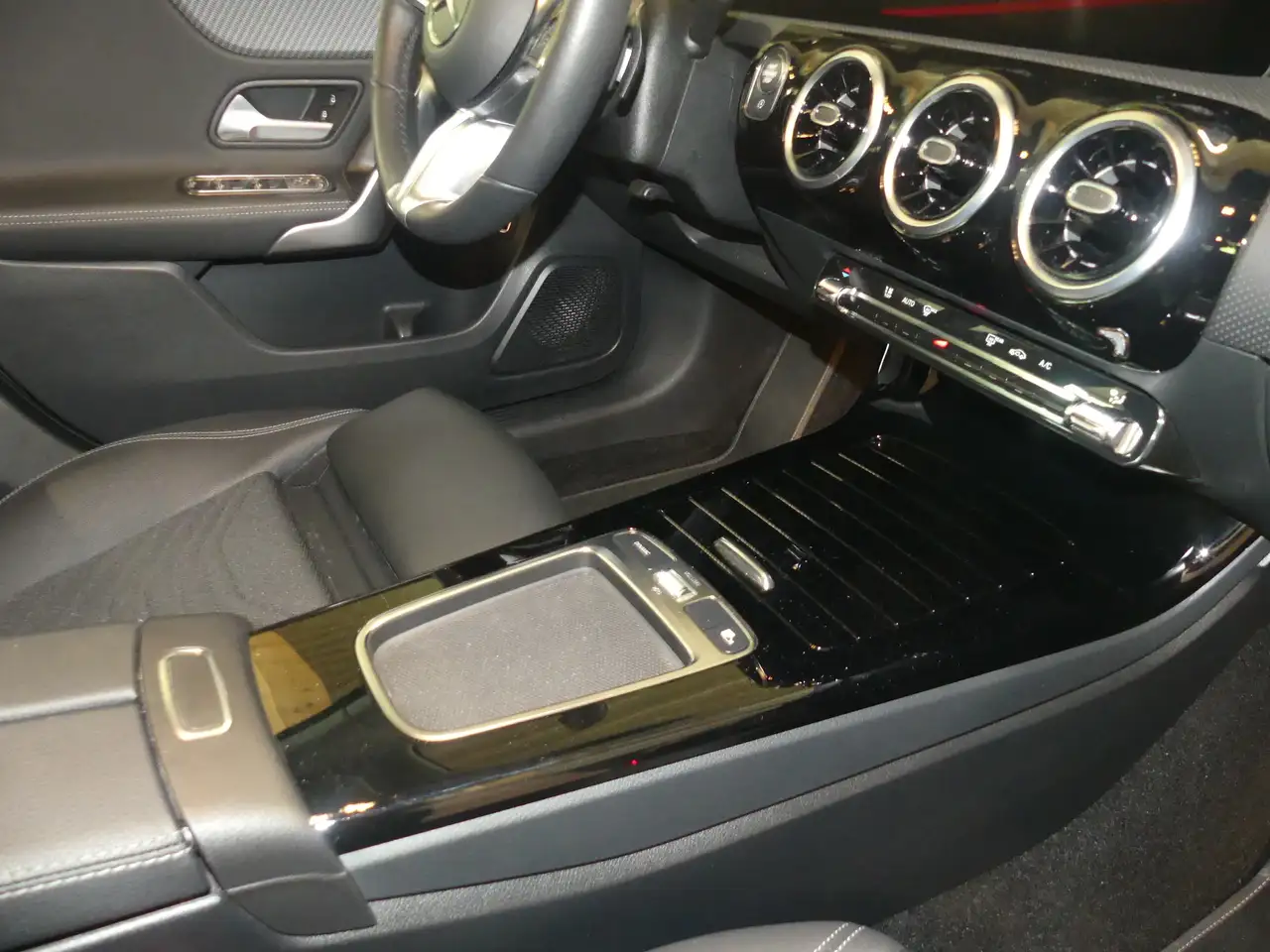 Mercedes-Benz A 200 PROGRESSIVE LINE ADVANCED, Totwinkel, 360° Kam. — Galería del vehículo 20