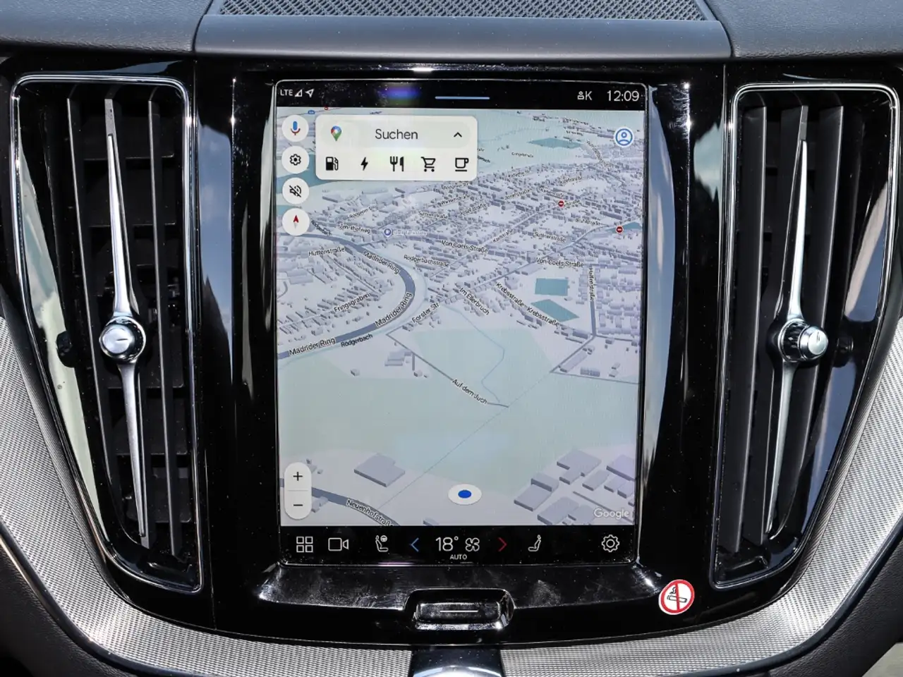 Volvo XC60 Plus Dark Recharge Plug-In Hybrid AWD T8 Twin Engi — Galerie du véhicule 8