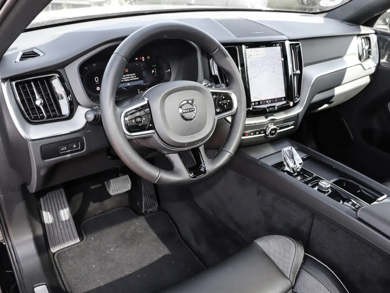 Volvo XC60 Plus Dark Recharge Plug-In Hybrid AWD T8 Twin Engi — Galerie du véhicule 4