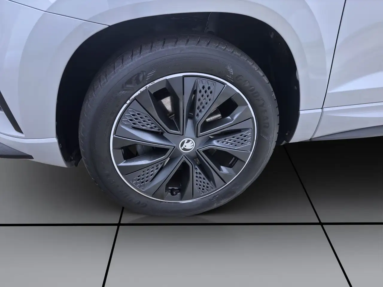 Skoda Karoq 2.0 TSI DSG 4x4 SPORTLINE SITZHZG PDC VIRT — معرض صور السيارة 8