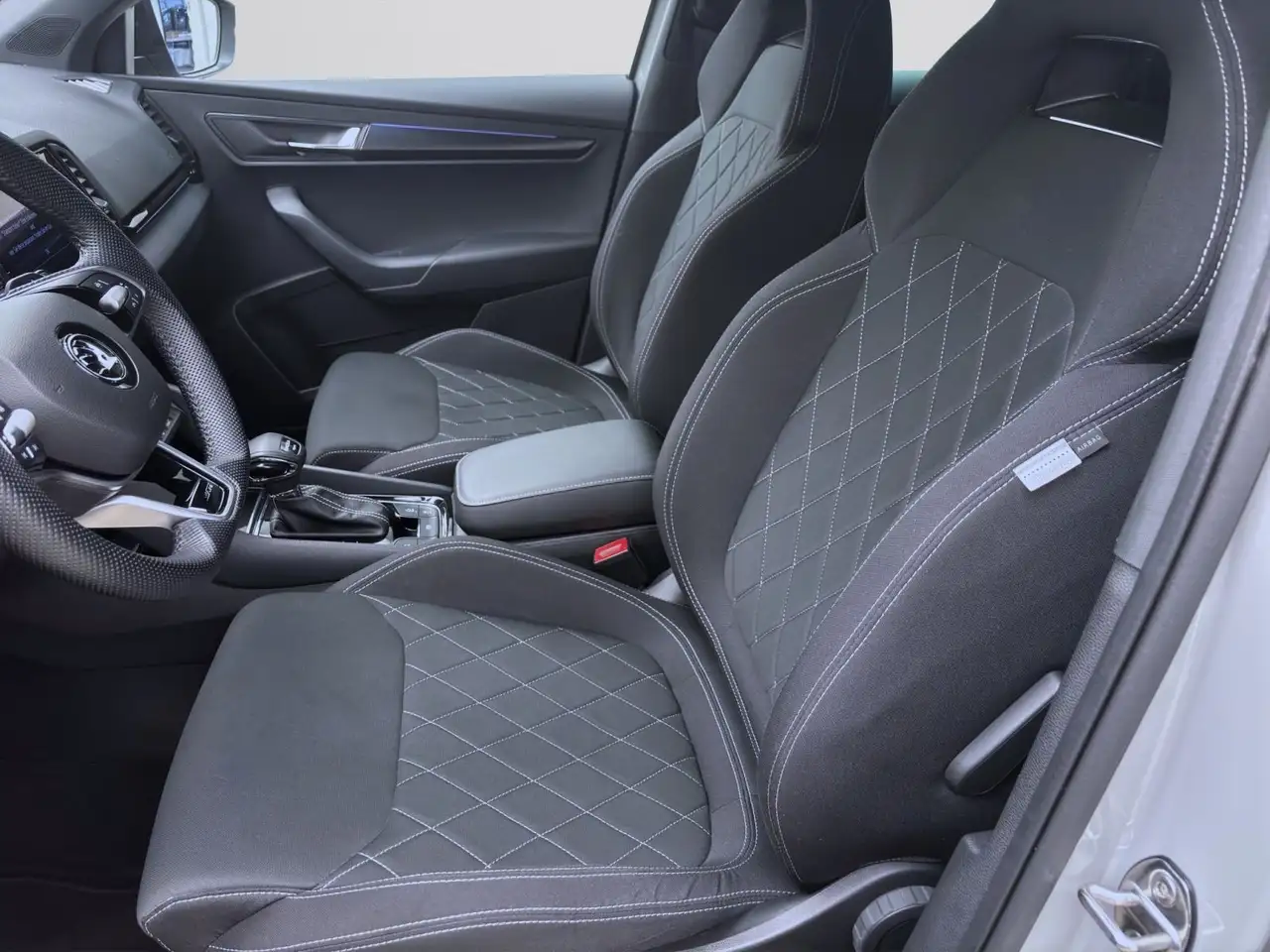 Skoda Karoq 2.0 TSI DSG 4x4 SPORTLINE SITZHZG PDC VIRT — معرض صور السيارة 9
