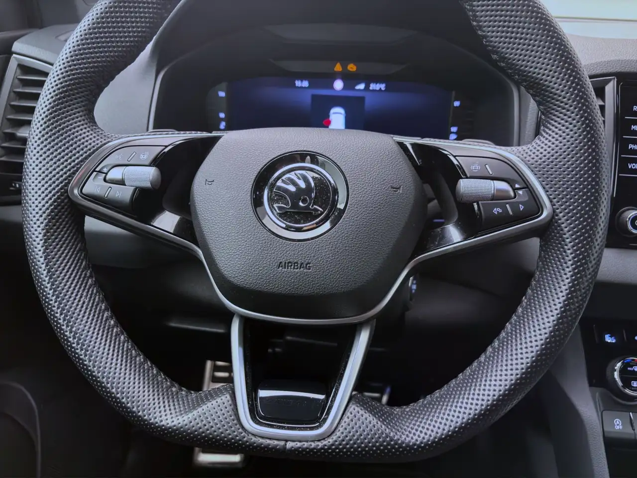 Skoda Karoq 2.0 TSI DSG 4x4 SPORTLINE SITZHZG PDC VIRT — معرض صور السيارة 12